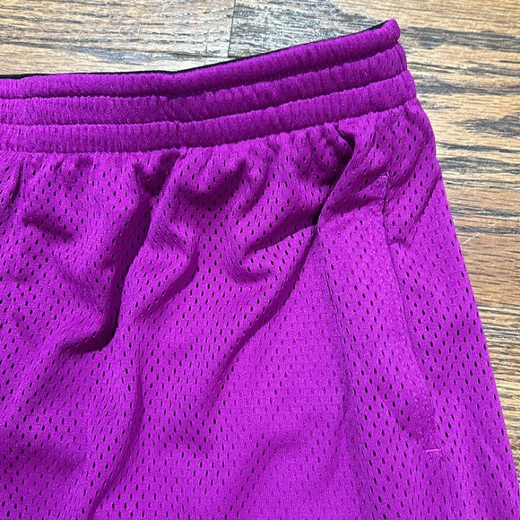 Under Armor Shorts - Picture 3 of 4